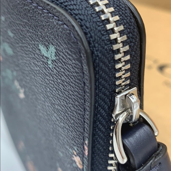 COACH COACH Corner Zip Wristlet with rose bouquet - Picture 11 of 14